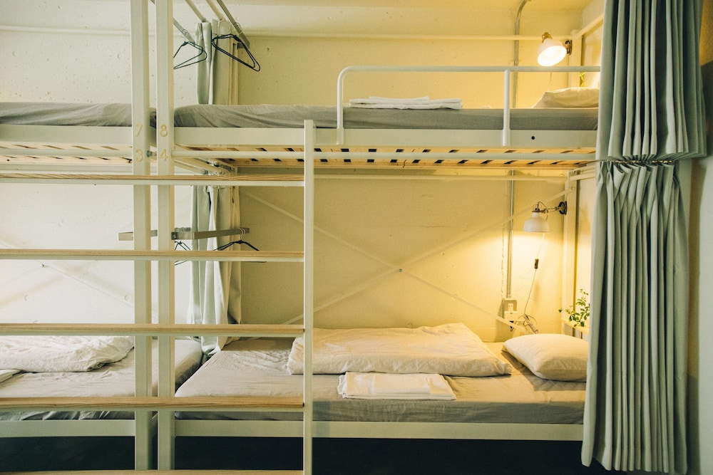 Nui. Hostel & Bar Lounge 50/50