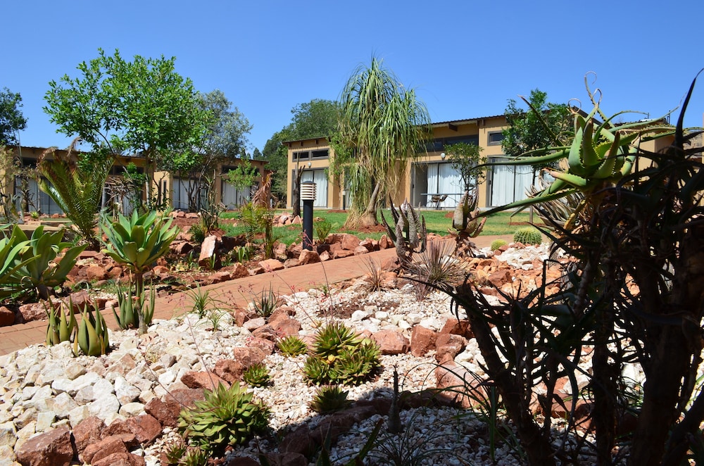 Manor Hills Guest Lodge 30/40