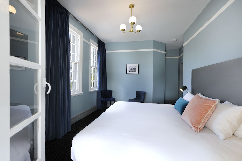 The Stirling Arms Hotel 4/34