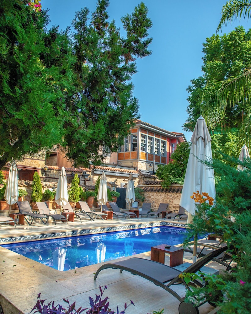 Tuvana Hotel 67/71