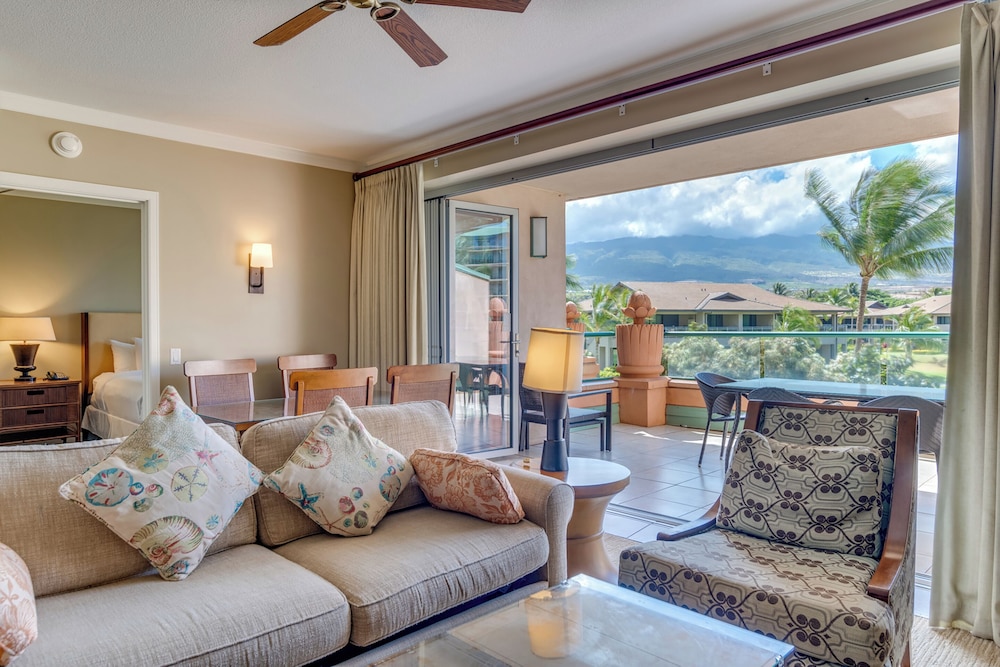 1 Bedroom, King Bed, Resort View, 2 Sofa, Den، OUTRIGGER Honua Kai Resort & Spa 5/9