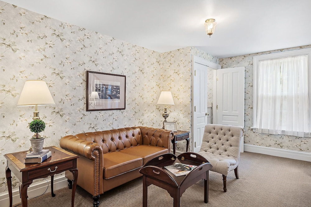 The Rochester Inn, A Historic Hotel 46/70
