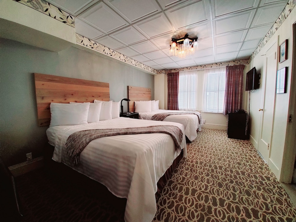 Historic Hotel Nevada and Gambling Hall 12/68