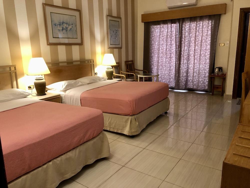 Deluxe, Double Bed