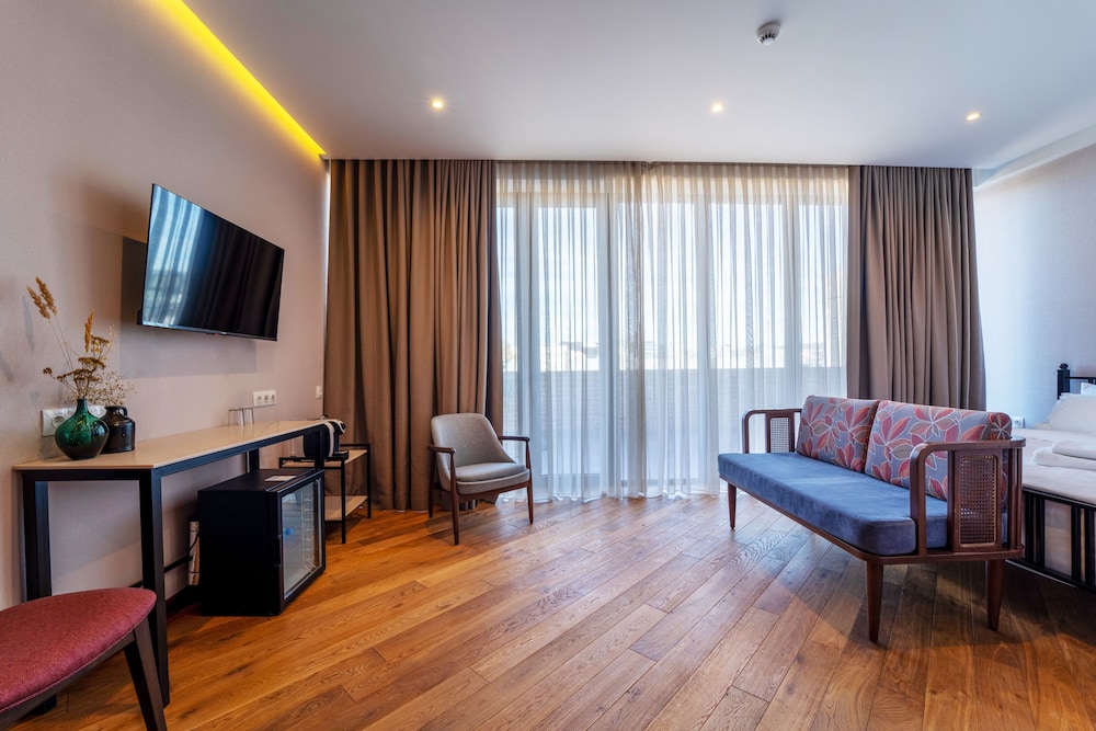 Makmani Hotel 43/62