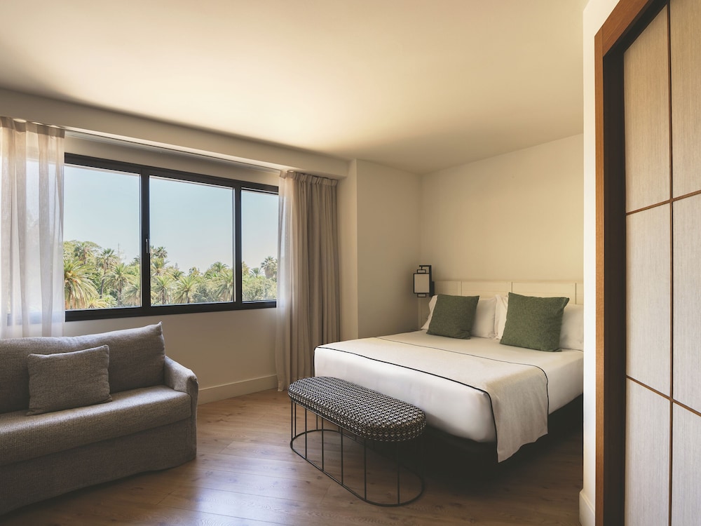 DELUXE, SINGLE, DOUBLE OR TWIN BED