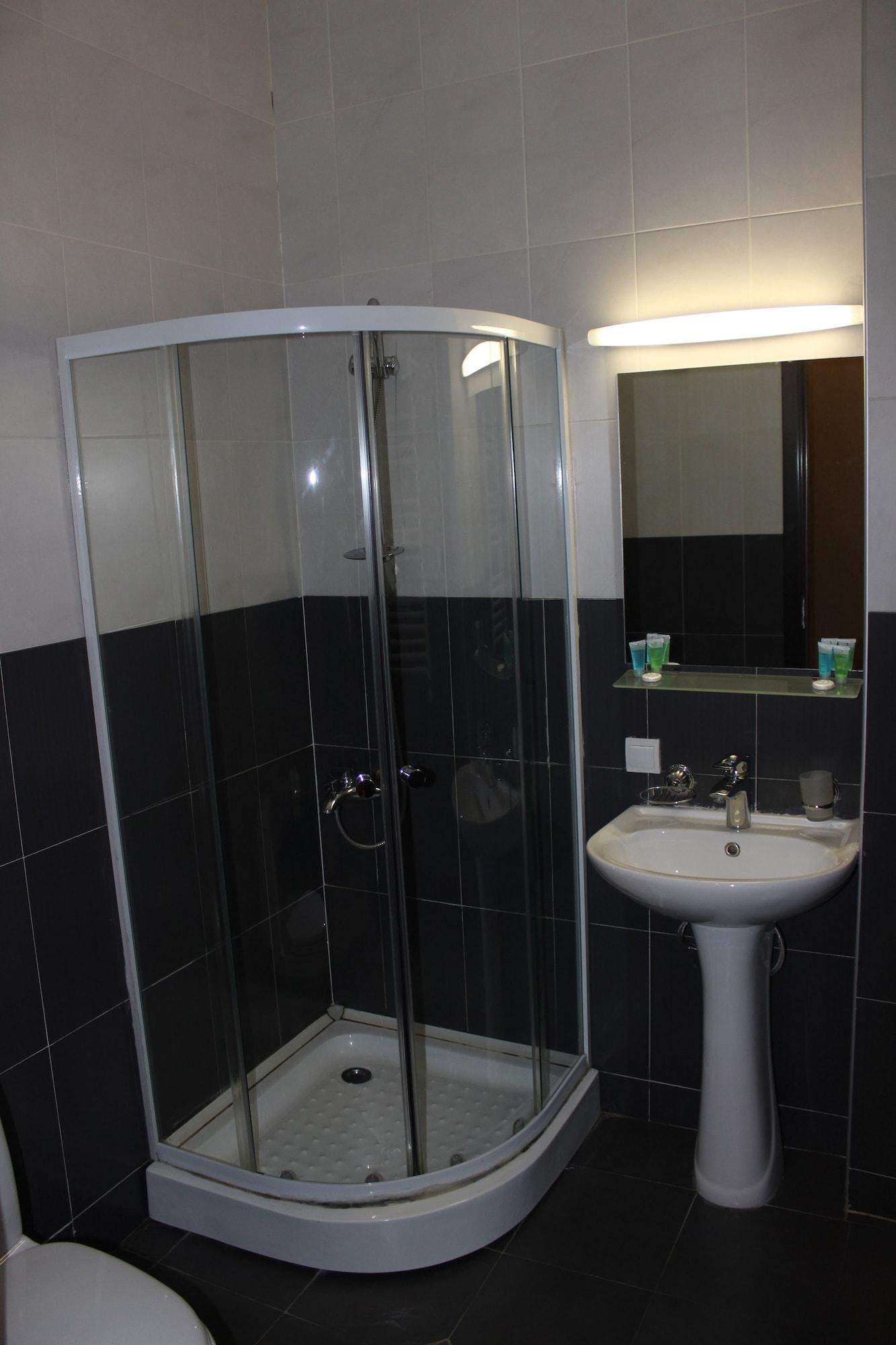 Darchi Hotel 35/36