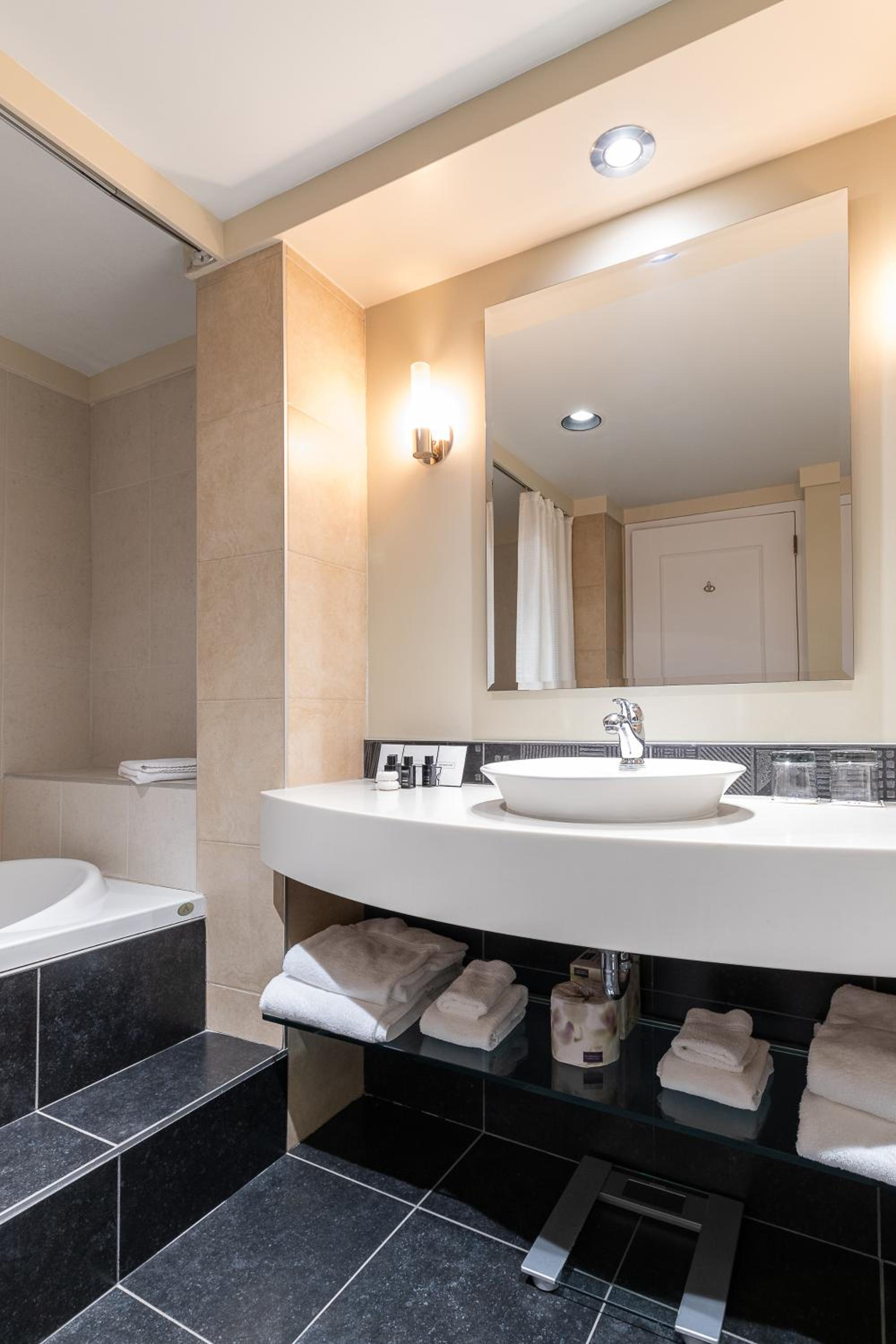 جناح كلاسيكي بسرير كينج وسرير كوين، Hotel Le Bonne Entente 4/4