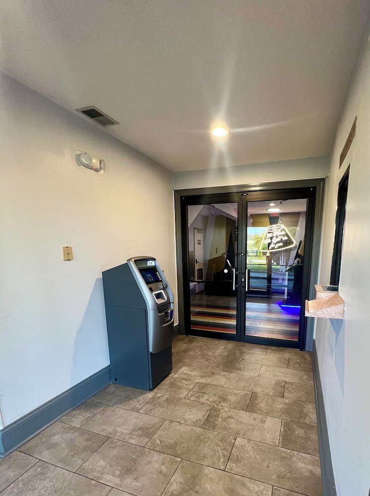 Motel6 Jeffersonville, IN - Louisville 29/33