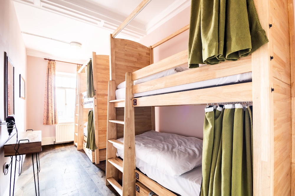 FEMALE DORM, FEMALE ONLY, 4 BEDS