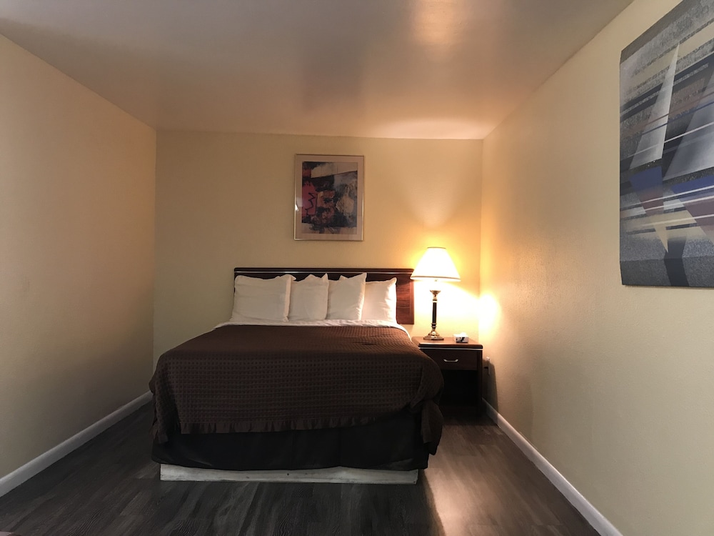 Relax Inn of Medford 5/38