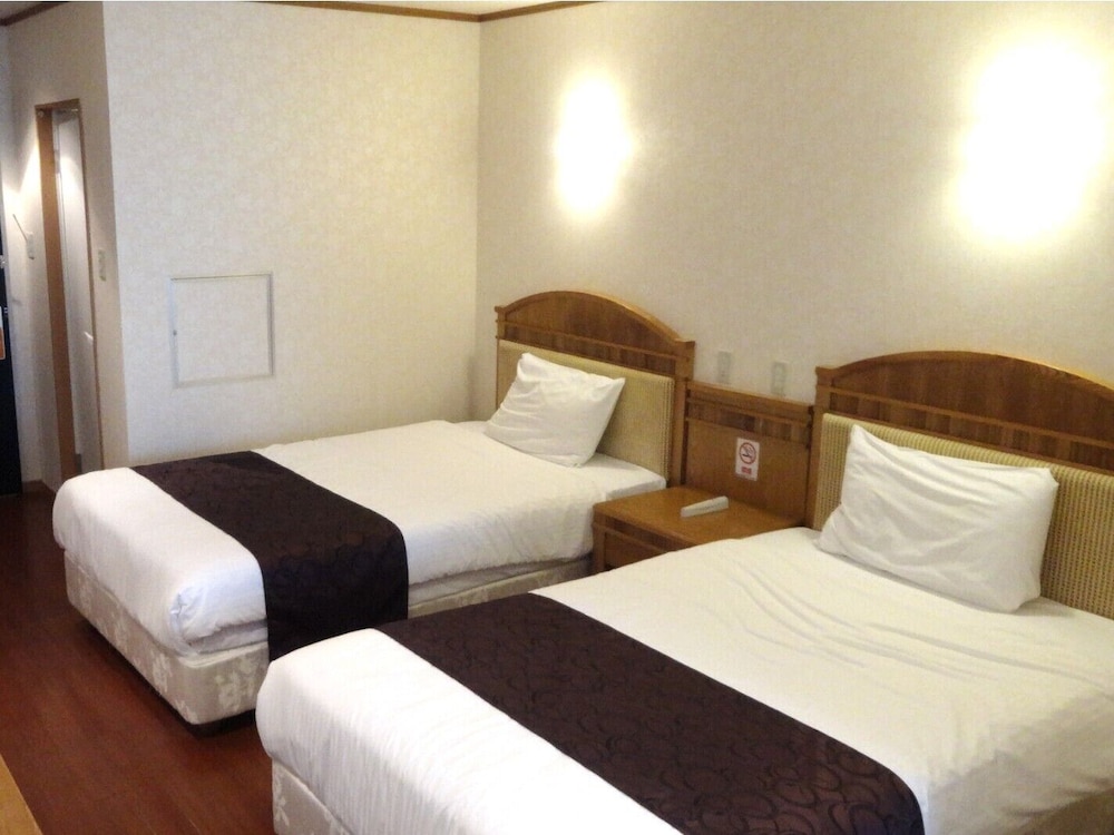 Hotel Castle Village Miyakojima (ex. Miyakojima Onsen Hotel) 11/37