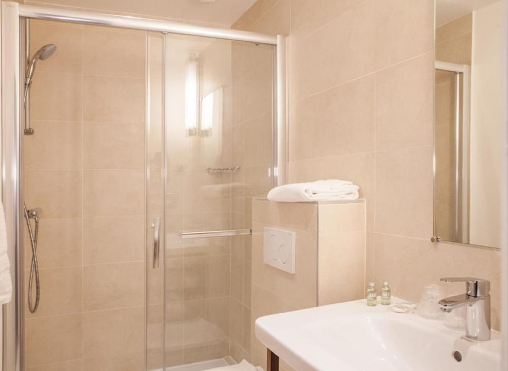 COMFORT HOTEL SIXTEEN PARIS MONTROUGE 14/67