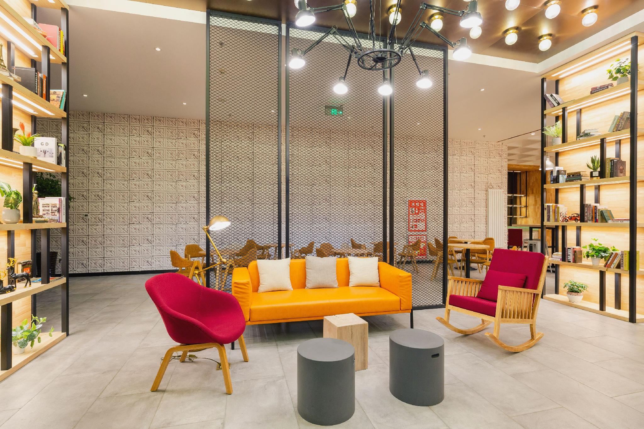 Campanile Hotel at Xining Railway Station 33/46