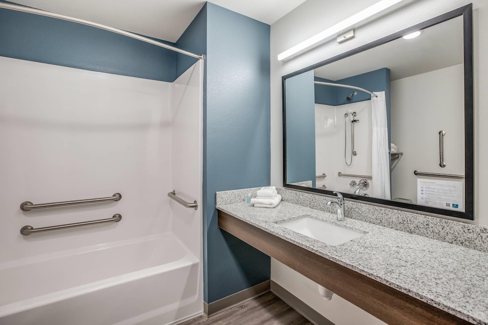 WoodSpring Suites Novi Farmington 36/47