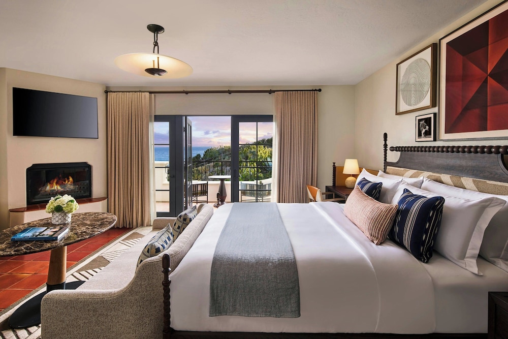 Room, King Bed, Partial Ocean View