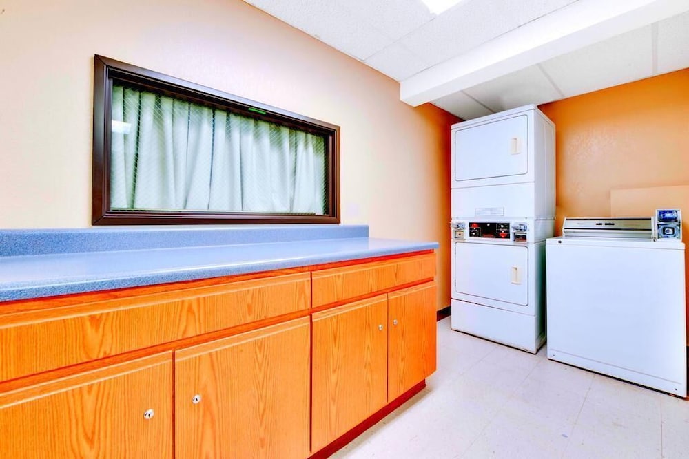 Super 8 By Wyndham Burlington 7/26