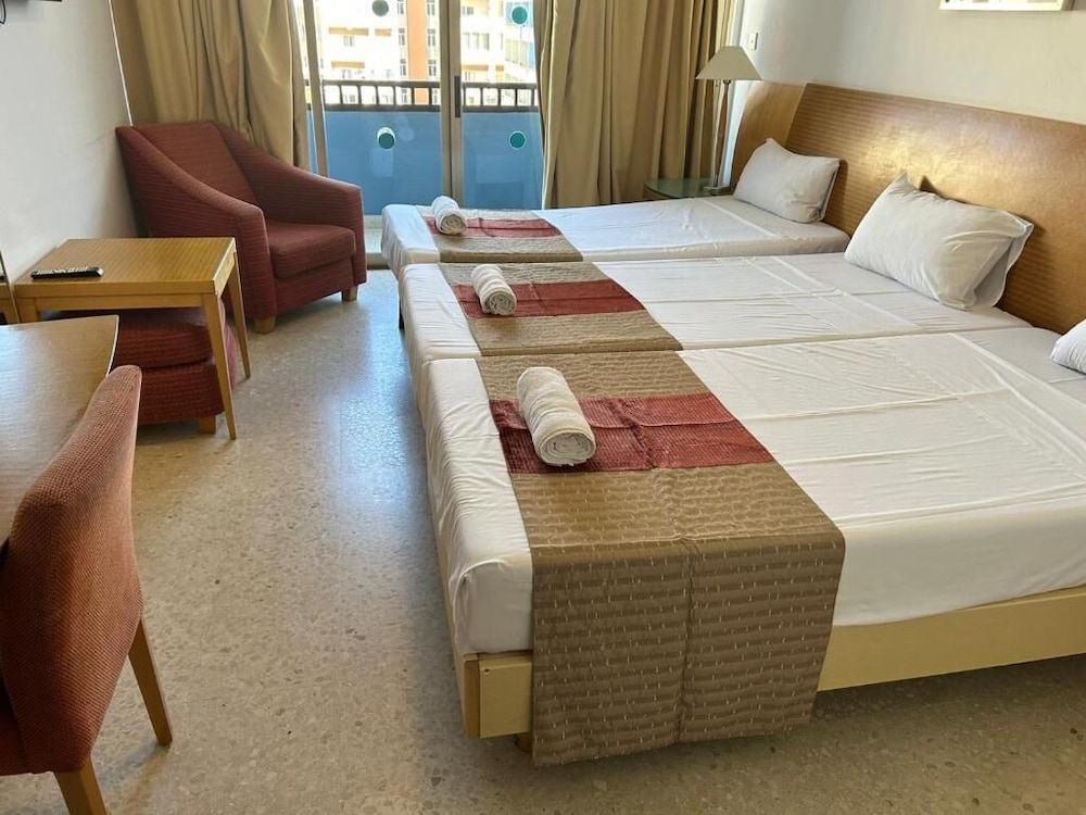 ROOM, TRIPLE, 3 BEDS, BALCONY