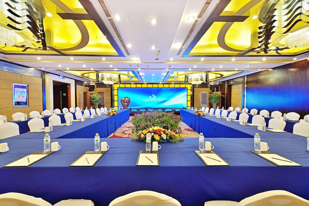 Luxemon Xinjiang Hongfu Hotel 25/30