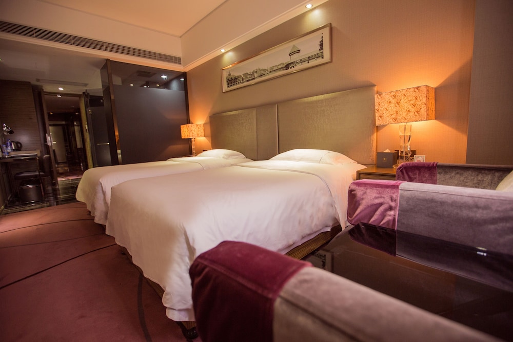 La Perle International Hotel 24/50