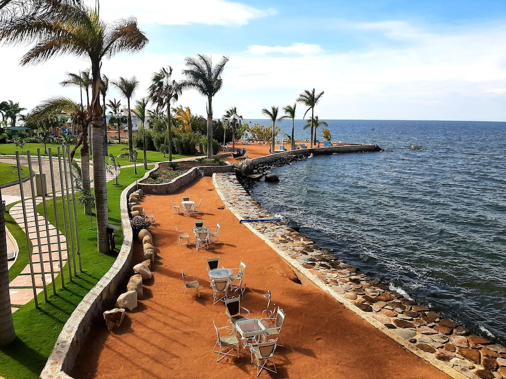 Malaika Beach Resort 33/50