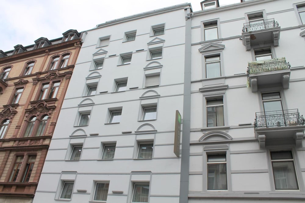 Ambassador Hotel Frankfurt 1/26