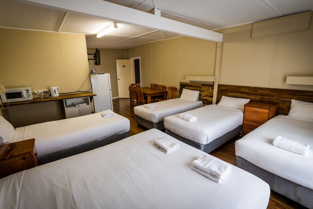 ARDEANAL MOTEL 9/48