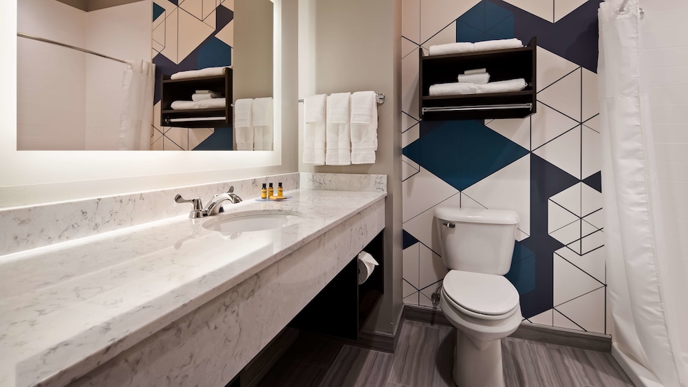 Best Western Plus Parkside Inn & Suites 13/39