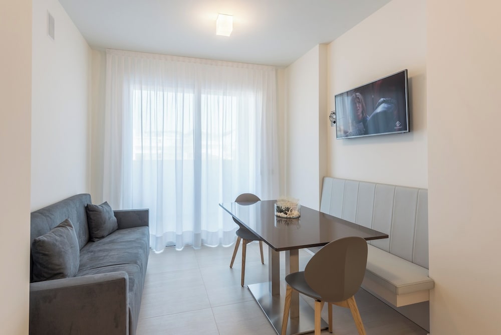 Hesperia Hotel & Residence 29/50