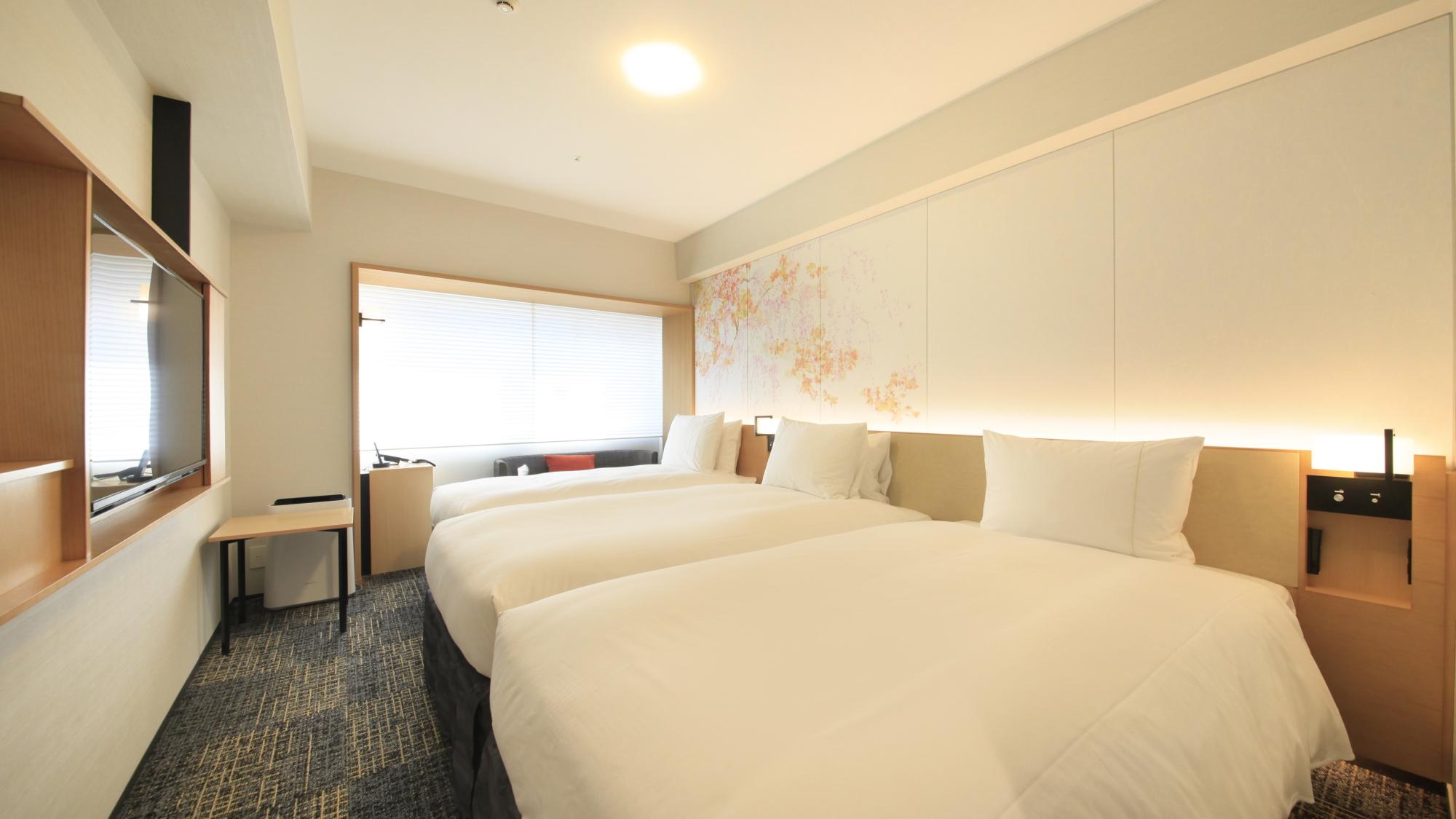 Moderate, Twin Beds, Bath and Shower, Corner
