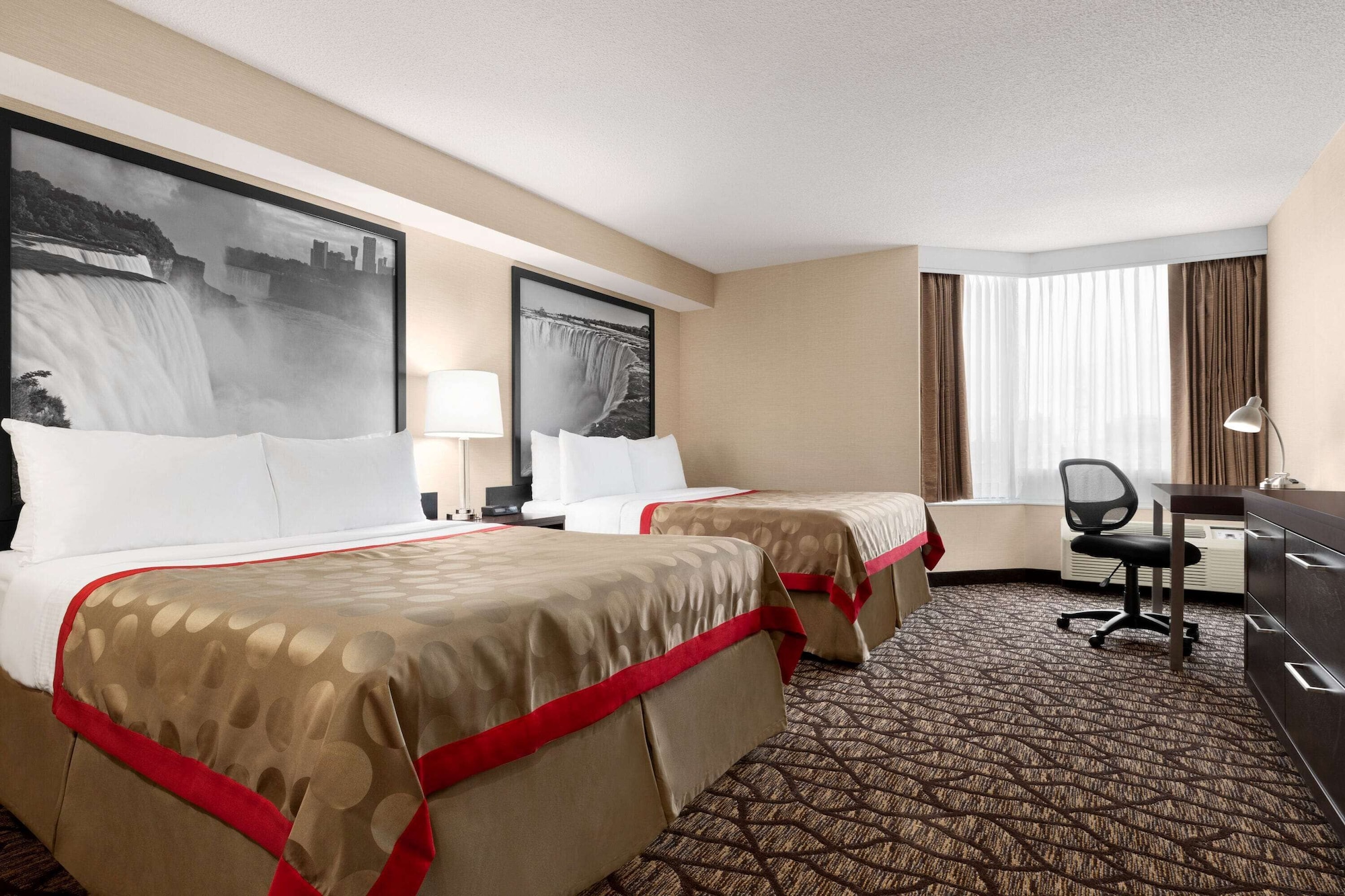 BASIC, 2 QUEEN BEDS, JETTED TUB