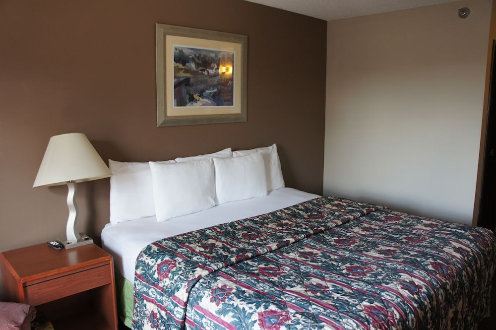 Coratel Inn and Suites Maple Grove 11/50