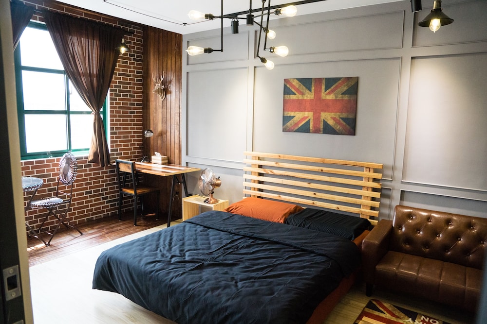 DELUXE, DOUBLE BED, PRIVATE BATHROOM