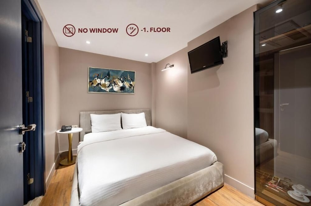 ECONOMY, NO WINDOW