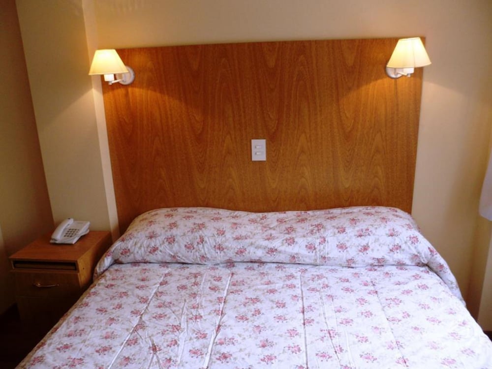 Juramento de Lealtad Townhouse Hotel 10/30