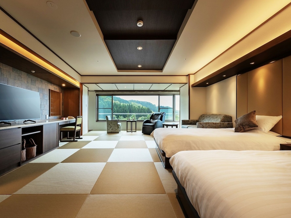 JAPANESE, DELUXE, TWIN BEDS