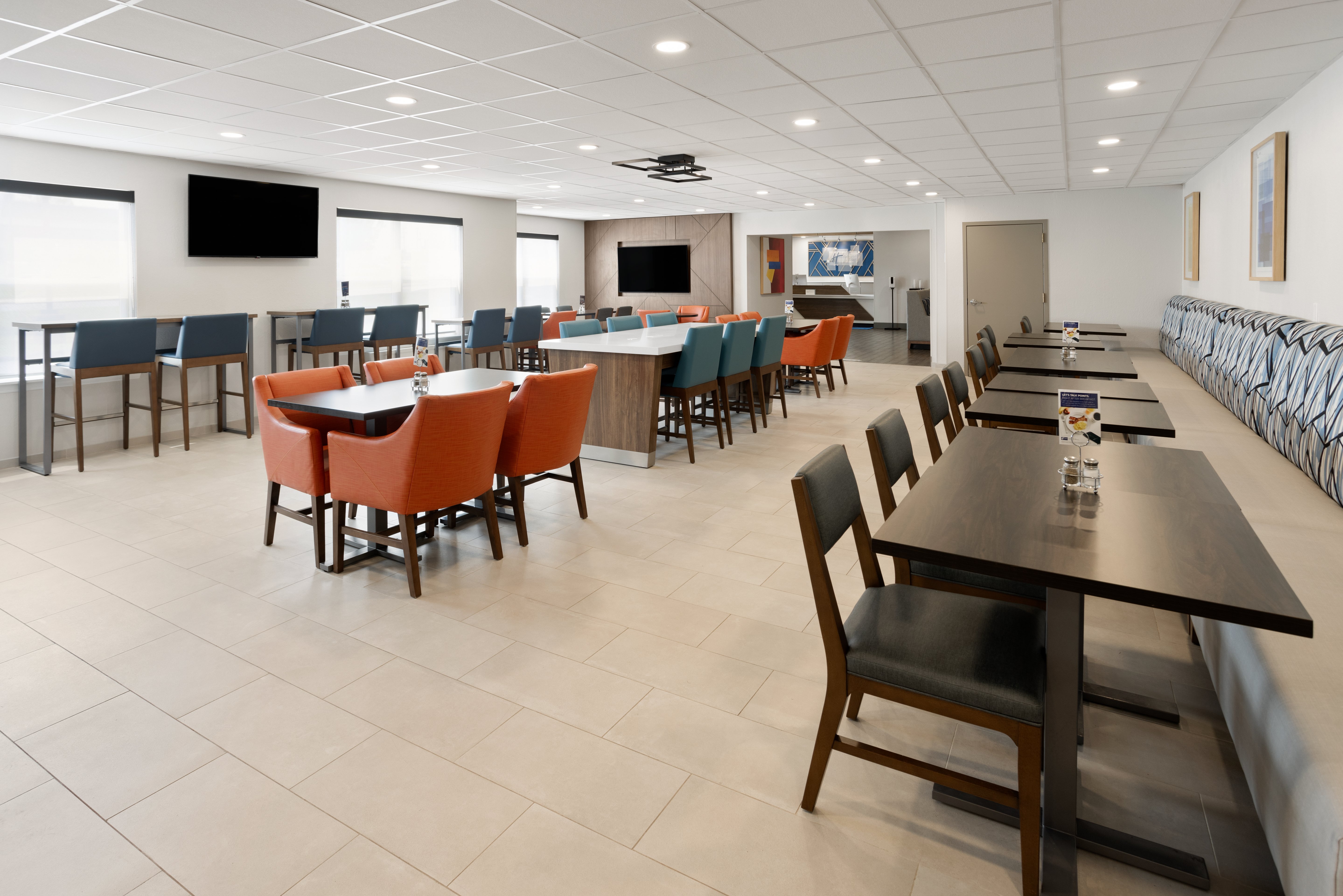 Holiday Inn Express & Suites Wyomissing 30/44