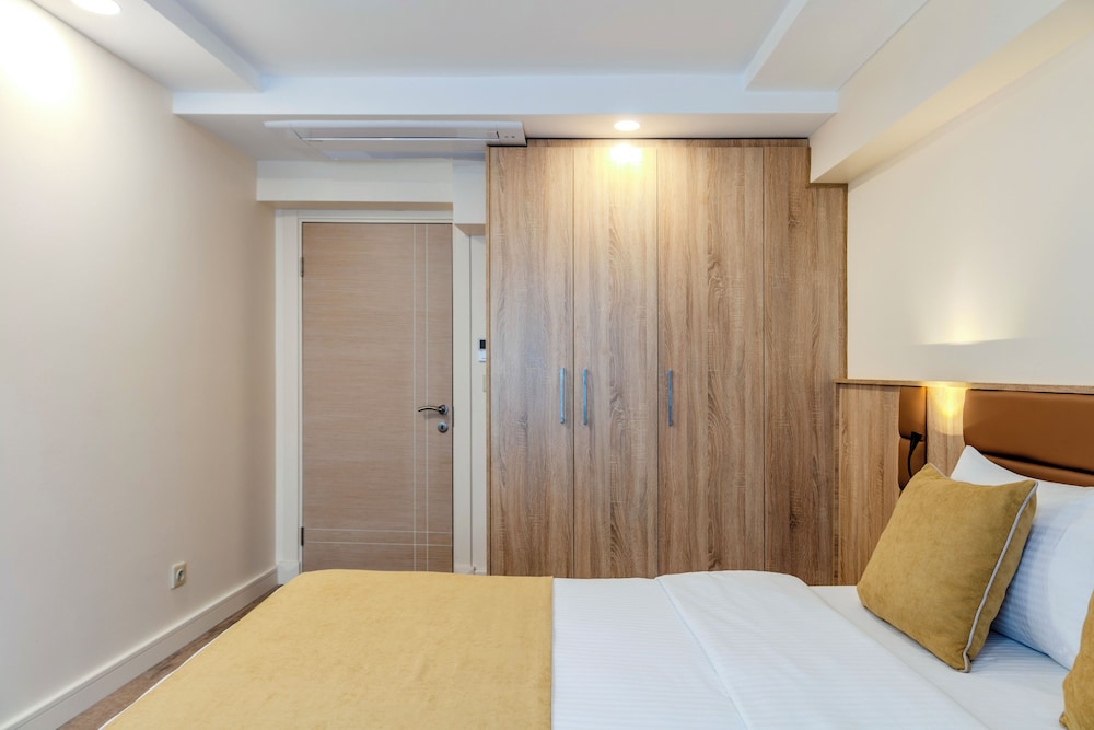 Roys Hotel & Suites 13/50