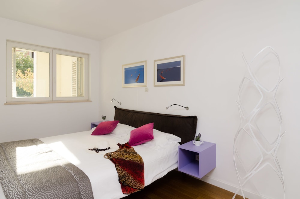 Antonio Luxury Beach Suites 8/35