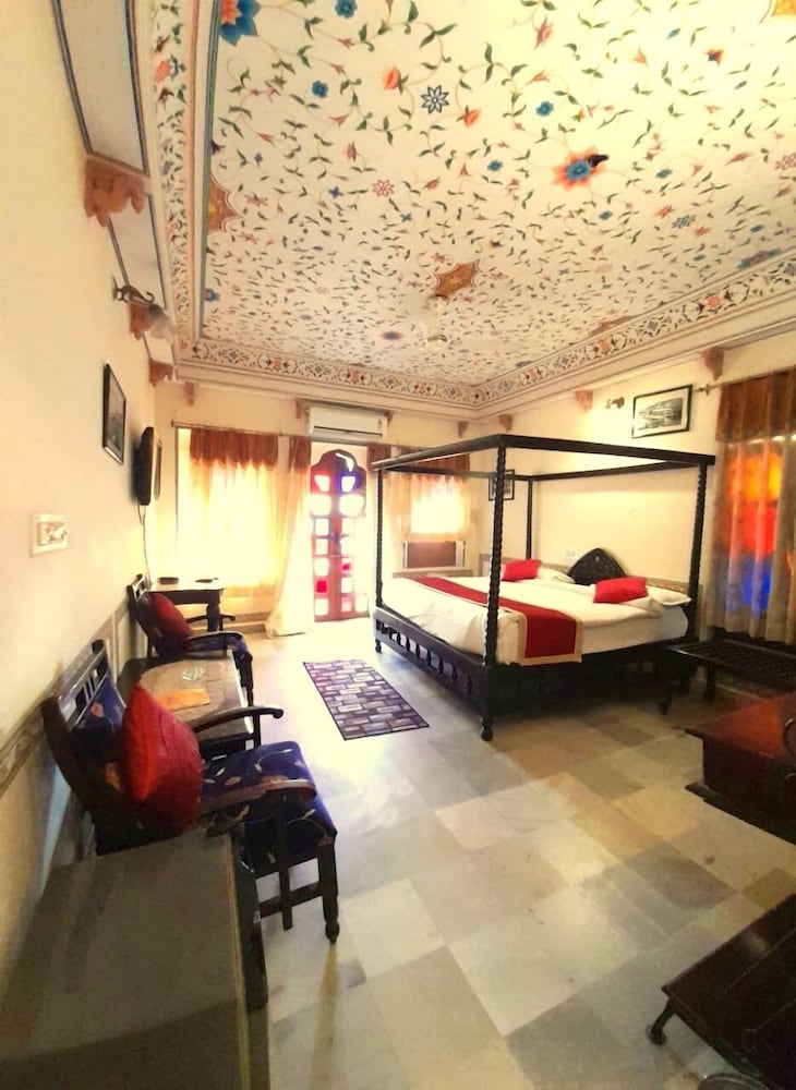 Hotel Sajjan Niwas 27/32