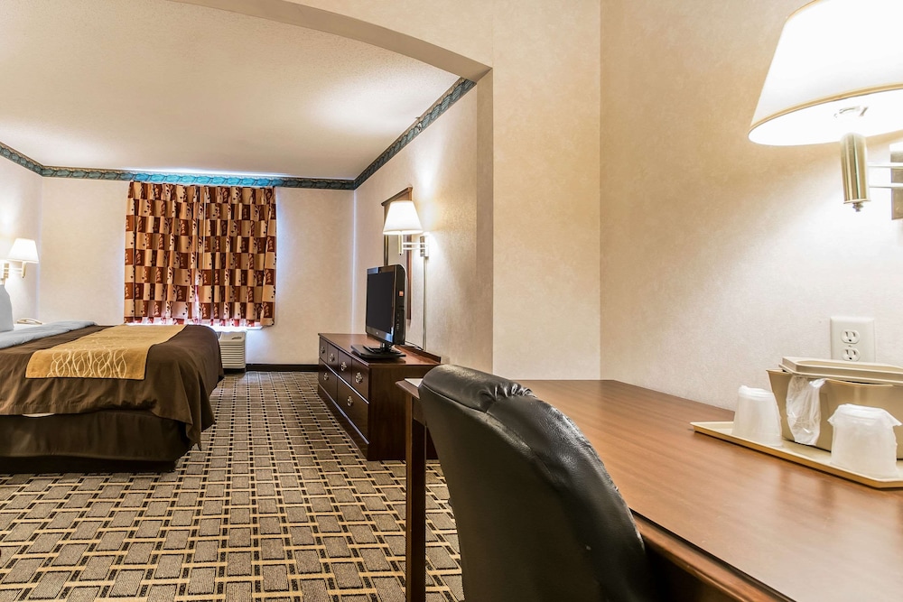 Quality Inn & Suites Evansville North 29/37