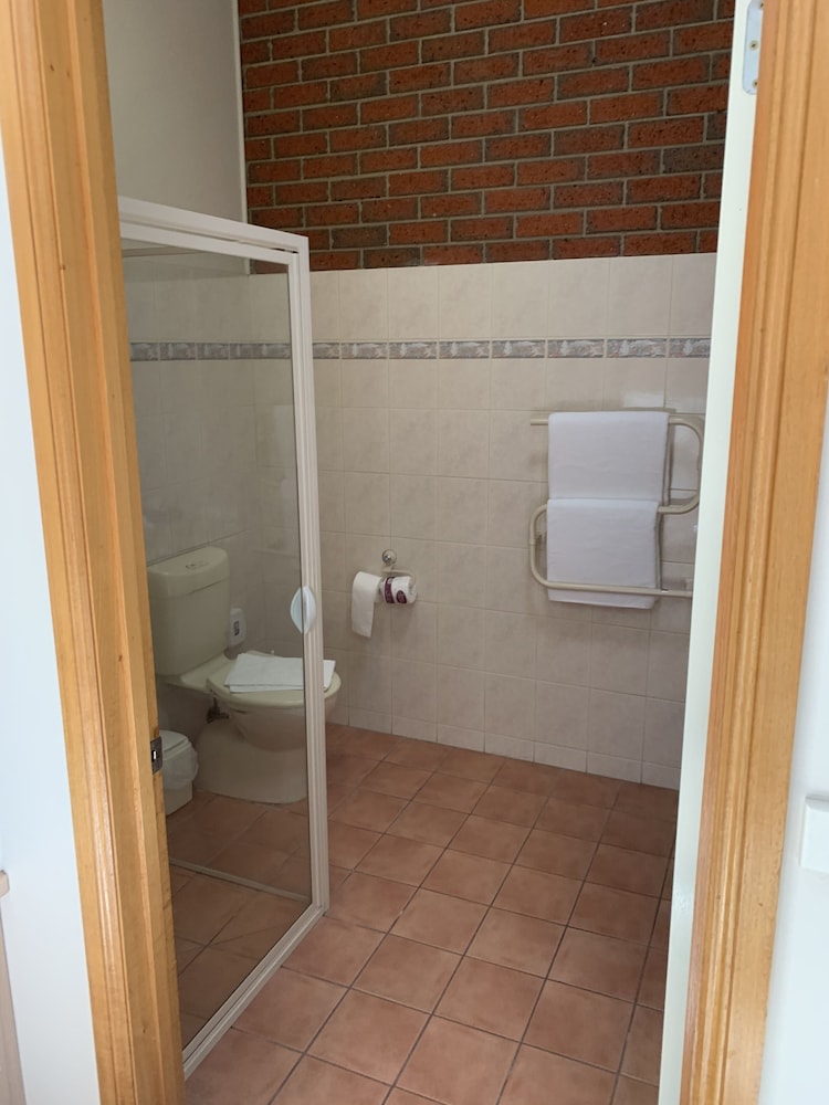 Tanjil Motor Inn 18/48