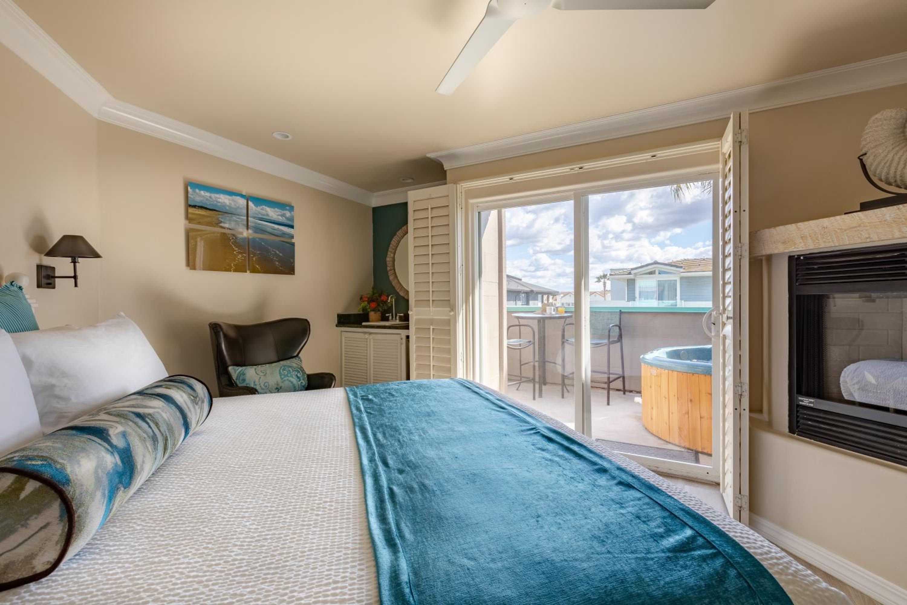Deluxe, King Bed, City View