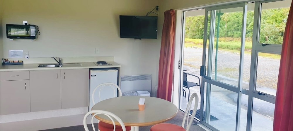 Glacier View Motel 50/68