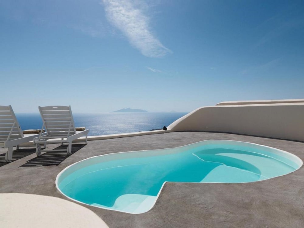 Dome Santorini Resort 42/46