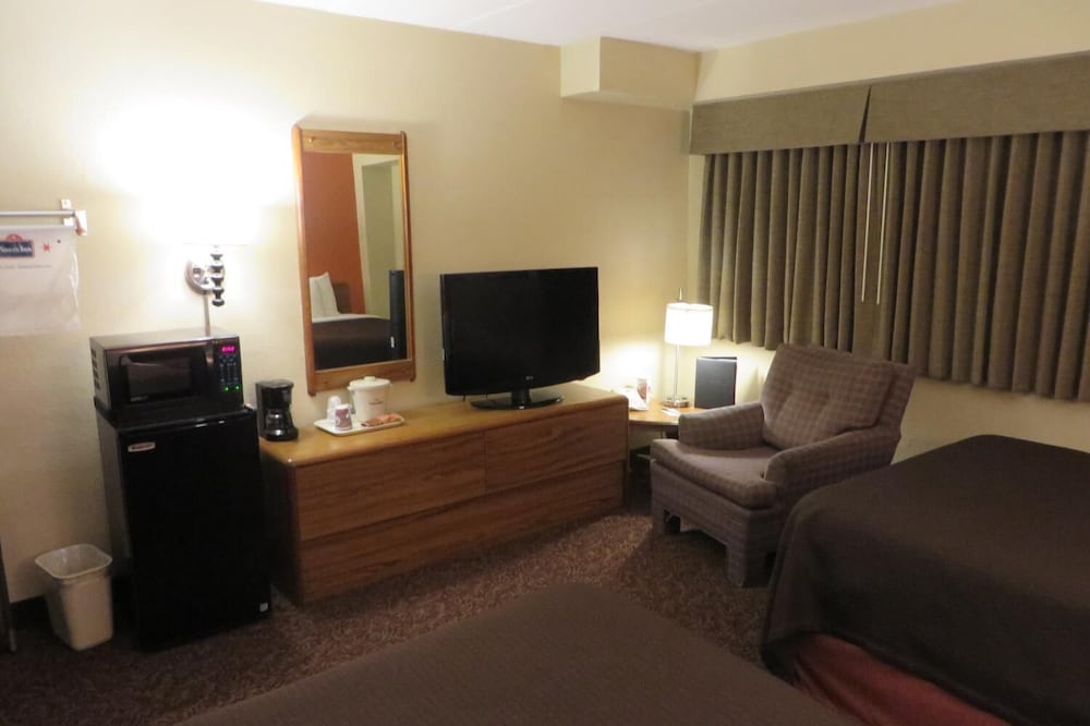 AmericInn by Wyndham Forest Lake 18/25