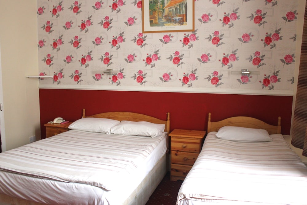 ROOM, TWIN BEDS