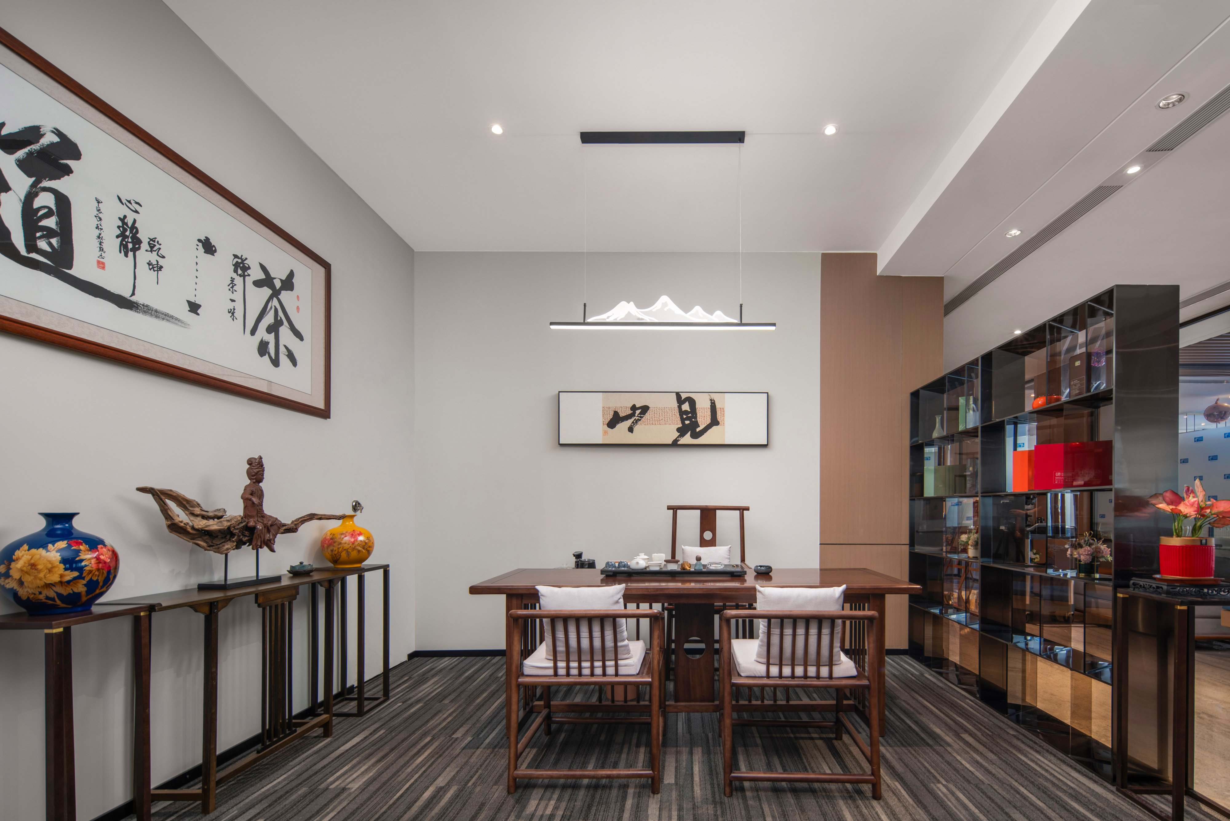 Holiday Inn Express Shenzhen Longhua 54/77
