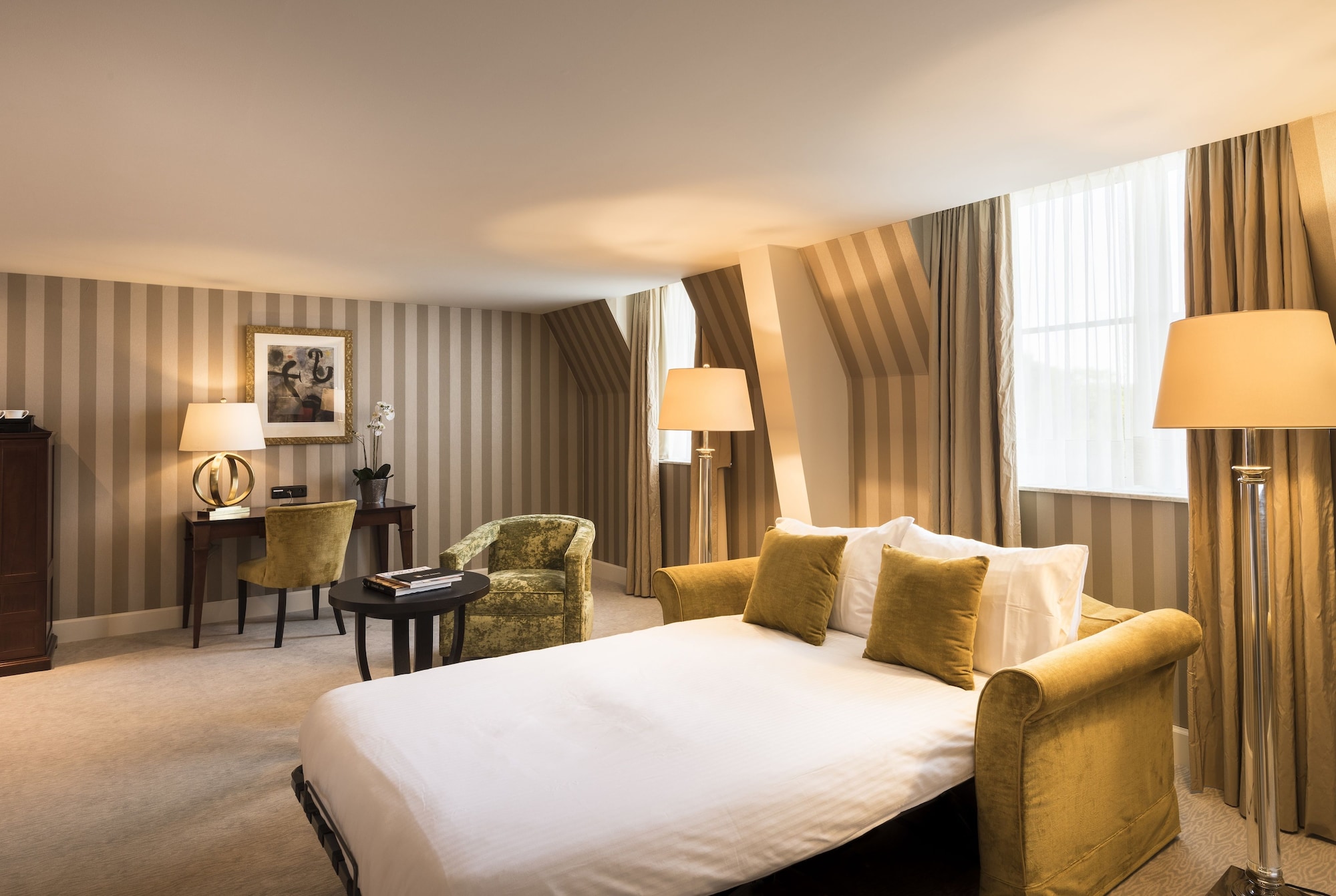 DELUXE, SUITE