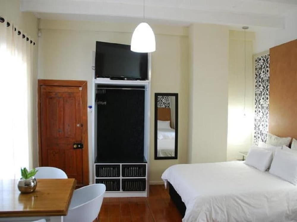 KNYSNA INN 13/24